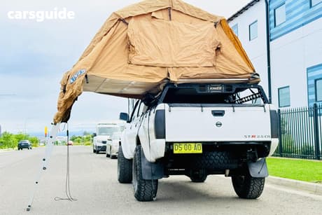 White 2014 Nissan Navara Dual Cab Pick-up St-R (4X4)