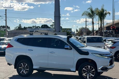 White 2016 Mitsubishi Pajero Wagon Exceed Lwb (4X4)