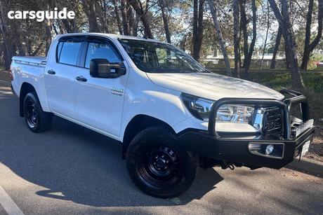 White 2018 Toyota Hilux Double Cab Pick Up Sr (4X4)