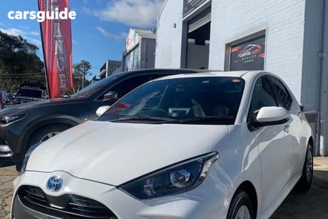 White 2023 Toyota Yaris Hatchback Sx Hybrid