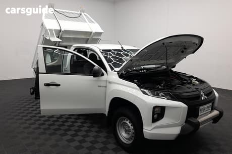 White 2019 Mitsubishi Triton Club Cab Chassis Glx (4X4)