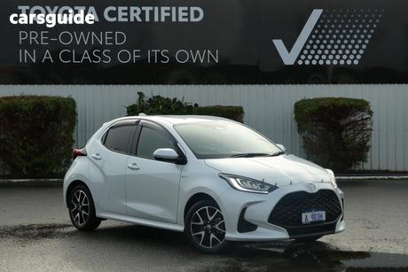 White 2025 Toyota Yaris Hatchback Sx Hybrid