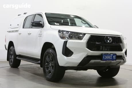 White 2025 Toyota Hilux Double Cab Chassis Sr (4X4) Steel Wheels