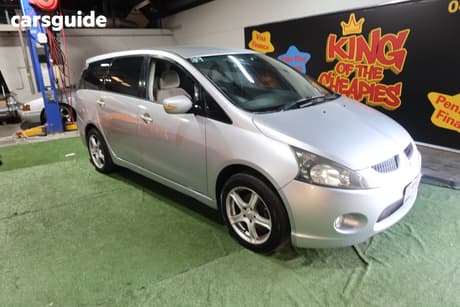 Silver 2004 Mitsubishi Grandis Wagon Luxury