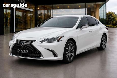 White 2020 Lexus ES300H Sedan Luxury (Hybrid)