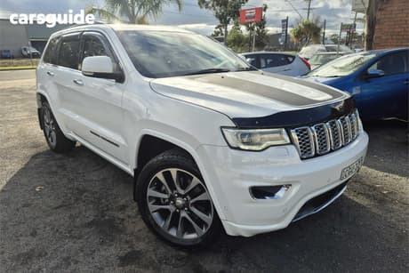 White 2017 Jeep Grand Cherokee Wagon Overland (4X4)