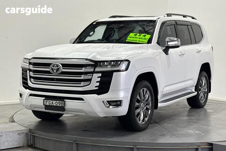 White Toyota Landcruiser Lc300 Sahara Zx (4X4) for Sale With Roof