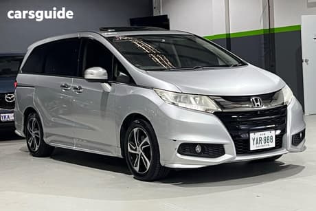 Silver 2017 Honda Odyssey Wagon Vti-L