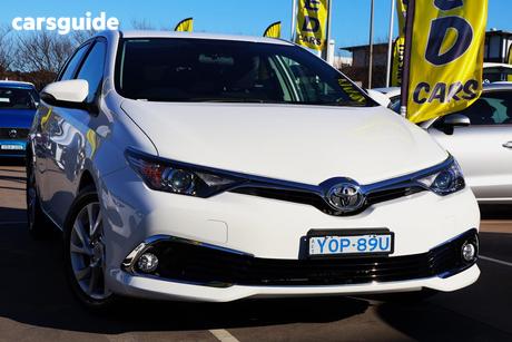 White 2018 Toyota Corolla Hatchback Ascent Sport