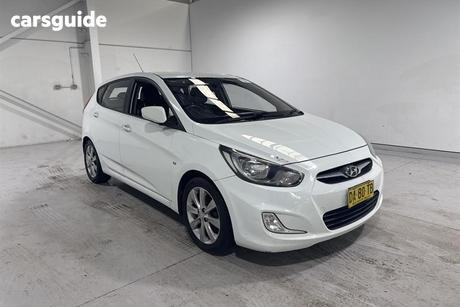White 2011 Hyundai Accent Hatchback Premium