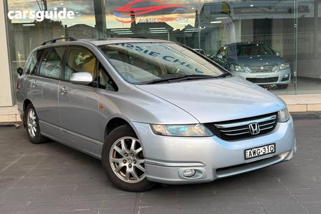 Silver 2005 Honda Odyssey Wagon Luxury