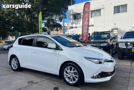 White 2016 Toyota Corolla Hatchback Ascent Sport