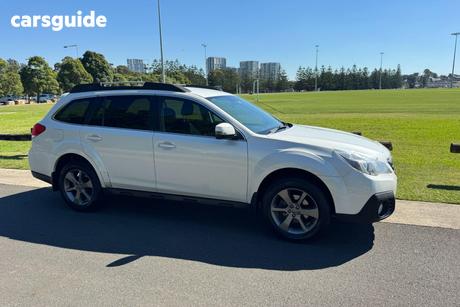 White 2013 Subaru Outback Wagon 2.5I