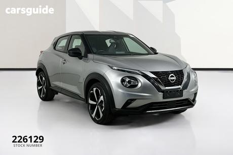 Silver 2023 Nissan Juke Hatchback St-L