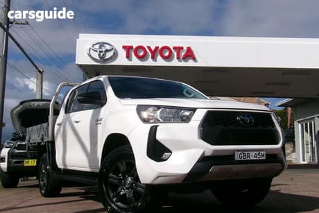 White 2024 Toyota Hilux Double Cab Pick Up Sr (4X4)