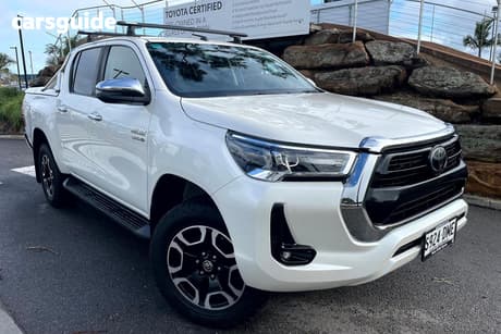 White 2020 Toyota Hilux Double Cab Chassis Sr5 (4X4)