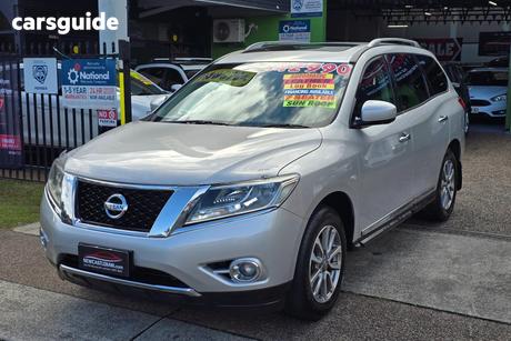 Silver 2015 Nissan Pathfinder Wagon St-L (4X2)