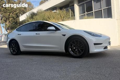 White 2021 Tesla Model 3 Sedan Standard Range Rwd