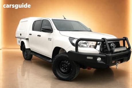White 2018 Toyota Hilux Double Cab Chassis Sr (4X4)