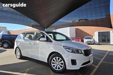 White 2017 Kia Carnival Wagon S