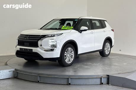 White 2023 Mitsubishi Outlander Wagon Es 5 Seat (2Wd)