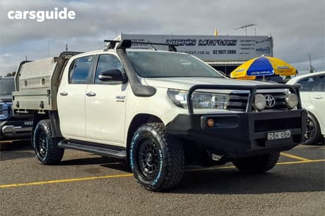 White 2015 Toyota Hilux Dual Cab Utility Sr (4X4)