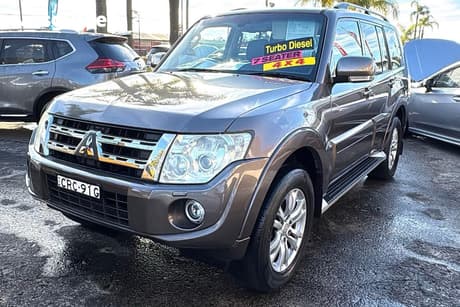 Silver 2013 Mitsubishi Pajero Wagon Vr-X Lwb (4X4)