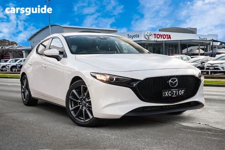 White 2022 Mazda 3 Hatchback G20 Evolve Vision