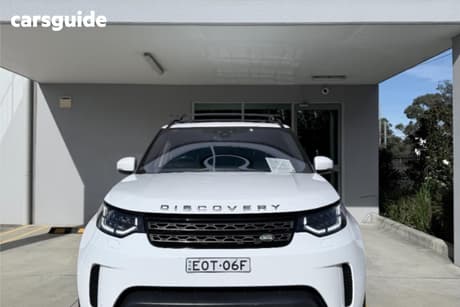 White 2017 Land Rover Discovery Wagon Td6 Se