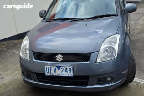 Silver 2006 Suzuki Swift Hatchback S