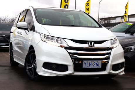 White 2015 Honda Odyssey Wagon Vti-L