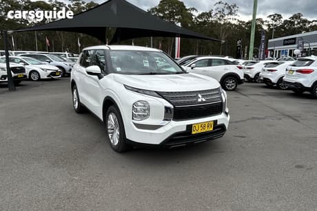 White 2023 Mitsubishi Outlander Wagon Es 5 Seat (Awd)