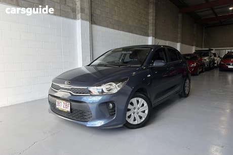Blue 2017 Kia RIO Hatchback S