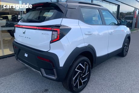 Black 2026 Mahindra Xuv 3Xo Wagon Ax7L