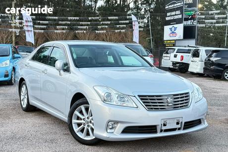 Silver 2010 Toyota Crown Sedan R SALOON