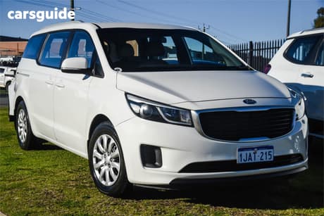 White 2015 Kia Carnival Wagon S
