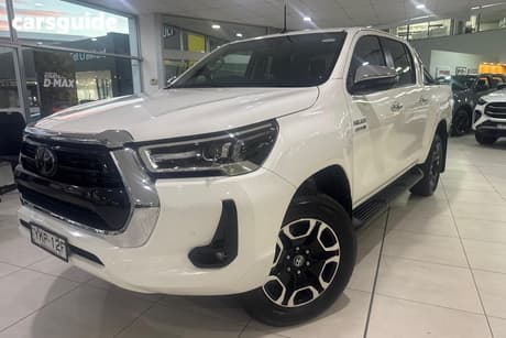 White 2020 Toyota Hilux Double Cab Pick Up Sr5 (4X4)