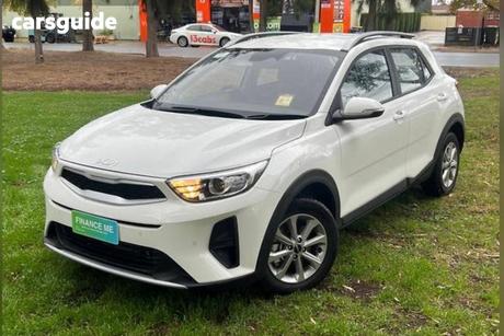 White 2024 Kia Stonic Wagon S