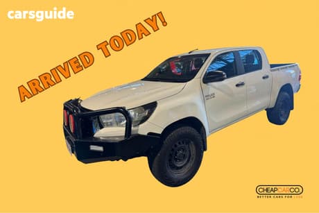 White 2019 Toyota Hilux Double Cab Pick Up Sr (4X4)