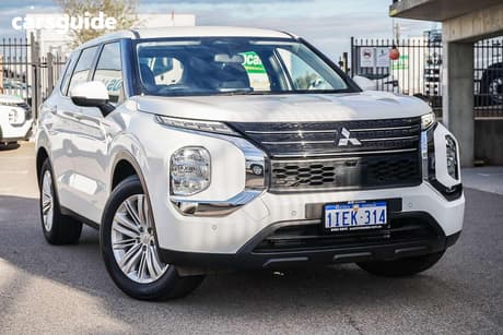 White 2024 Mitsubishi Outlander Wagon Es 7 Seat (2Wd)