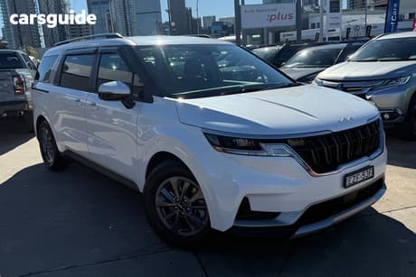 White 2023 Kia Carnival Wagon S