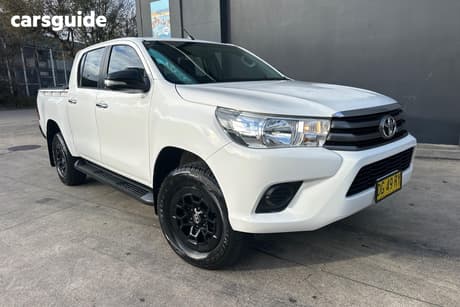 White 2015 Toyota Hilux Dual Cab Pick-up Sr
