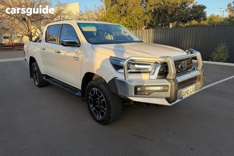 White 2021 Toyota Hilux Double Cab Pick Up Sr5 (4X4)