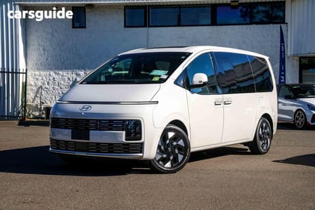 White 2026 Hyundai Staria Wagon Lounge