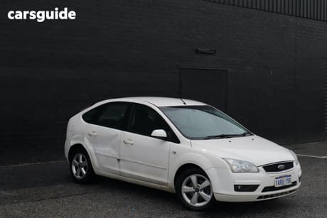 White 2006 Ford Focus Hatchback Lx