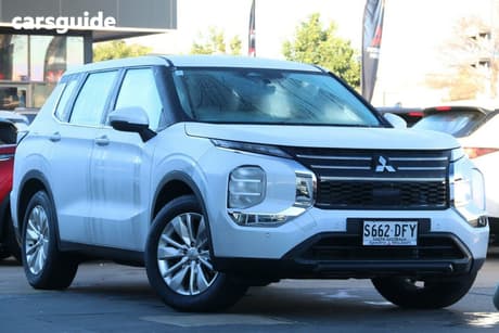 White 2025 Mitsubishi Outlander Wagon Es 7 Seat (2Wd)
