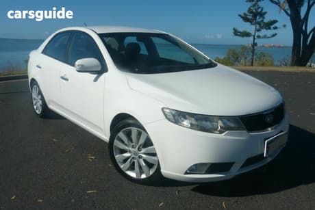 White 2010 Kia Cerato Sedan Sli