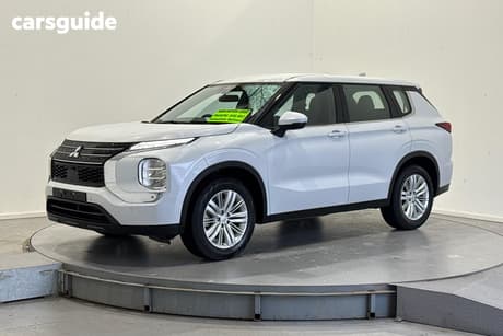 White 2023 Mitsubishi Outlander Wagon Es 5 Seat (2Wd)
