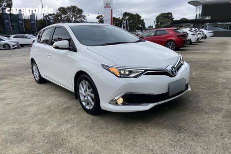 White 2018 Toyota Corolla Hatchback Hybrid