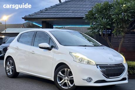 White 2013 Peugeot 208 Hatchback Allure